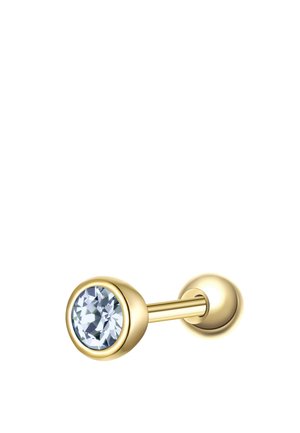 Goldener Ohrstecker mit klarem rundem Edelstein an einem Ende und einer glatten goldenen Kugel am anderen Ende vor weißem Hintergrund.