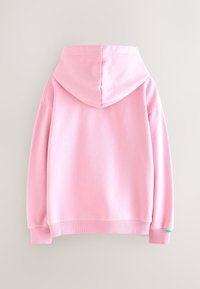 Felpa con cappuccio rosa dal texture morbido, con polsini e orlo a costine, e un'etichetta colorata vicino alla manica. Vista dal retro.