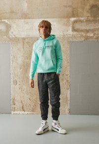 Puma STAPLE PANTS - Træningsbukser - black