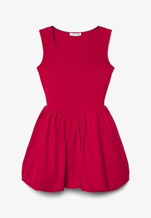 Abito rosso senza maniche con corpetto aderente e gonna arricciata e voluminosa, etichettato taglia piccola da Terranova.