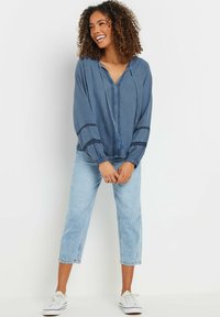 M&Co ACID WASH TIE NECK - Bluse - blue