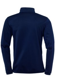 Marineblå pullover med høj krave, lange ærmer og et glat, tekstureret stof. Enkel design uden synlige logoer eller accenter.