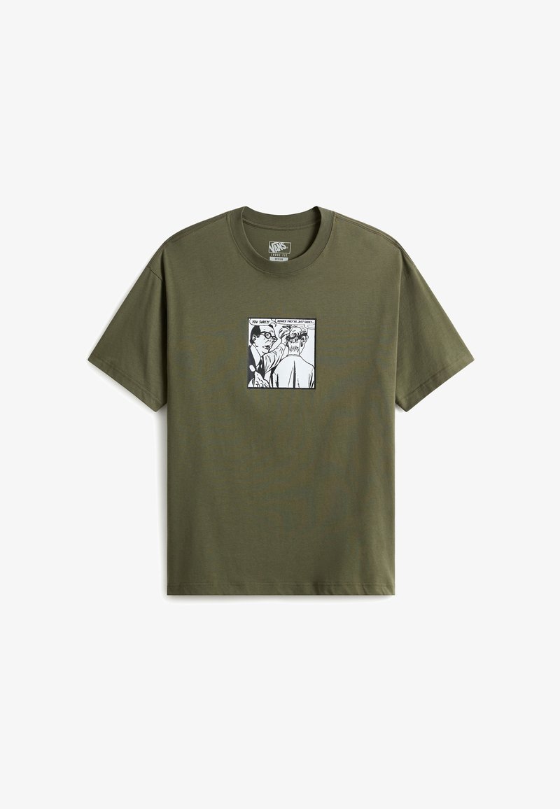 T-shirt Vans vert olive avec un graphisme style bande dessinée montrant deux personnes, dont une qui pointe le mot « Vans » inscrit sur le dos de l'autre.