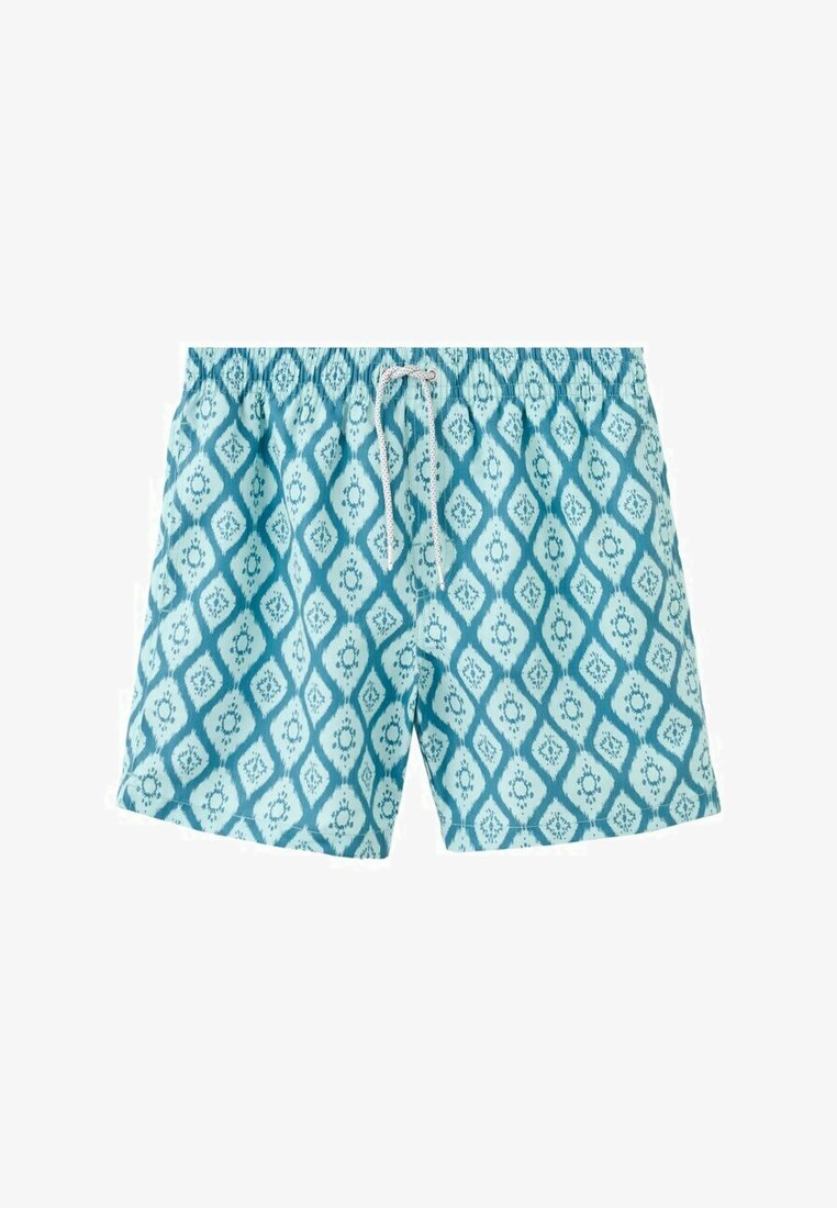 Shorts de bain bleu clair avec motifs géométriques en forme de diamants bleu foncé et cordon blanc à la taille élastique.