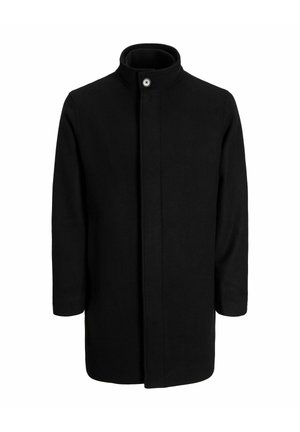 Juodas paltas su aukštu apykakle, sagčių uždarymu ir šoninėmis kišenėmis. Lygi, tekstūruota medžiaga su tiesiu, laisvu siluetu.