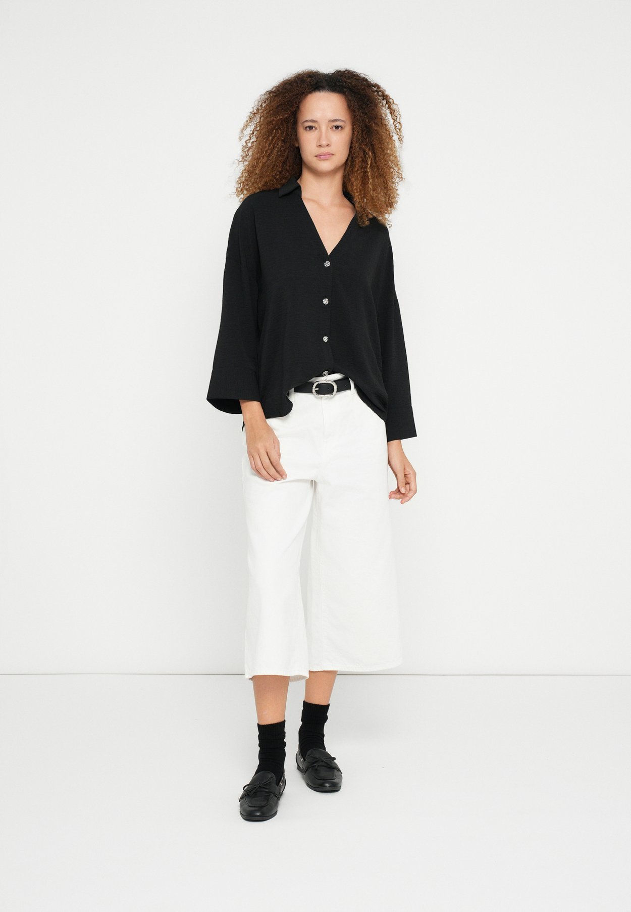 ONLSVERRE METTE V NECK BUTTON