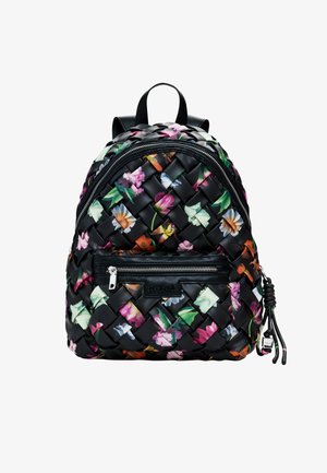Sac à dos noir tissé avec un motif floral dans des nuances de rose, de vert et de blanc. Dispose d'une poche zippée à l'avant et d'accents en cuir.