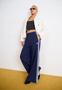 adidas Originals PANT - Spodnji deli trenirk - night indigo