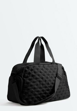 Sac de sport matelassé noir avec deux poignées courtes et une bandoulière réglable sur fond blanc.