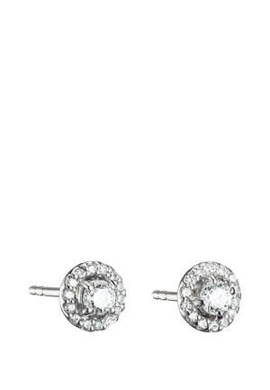 Paar silberne Ohrstecker mit einem zentralen runden Diamanten, umgeben von kleineren Diamanten in einer kreisförmigen Halo-Fassung.