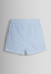 Kék-fehér csíkos rövidnadrág könnyű anyagból, derékpánttal és felhajtott szegéllyel, oldalzsebekkel.