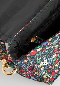 Cath Kidston REGULAR FIT - Keresztpántos táska - black ditsy floral