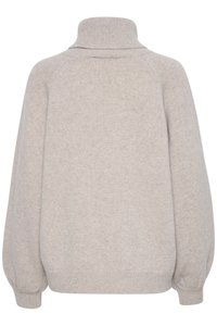 Pullover beige chiaro con collo alto, maniche raglan, polsini a coste e una finitura morbida e testurizzata.