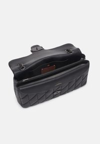 COACH QUILTED TABBY SHOULDER BAG 33 WITH CHAIN - Τσάντα χειρός - black