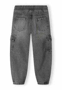 Mörkgrå cargobyxor med elastisk midja, med två bakfickor och sidofickor. Texturerad denim med lätt blekning.