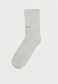Šviesiai pilkos spalvos vidutinio ilgio kojinės su tekstūruotais nėriniais ir menku "URA" logotipu šalia kraštinės, ištiestos ant baltos fono.