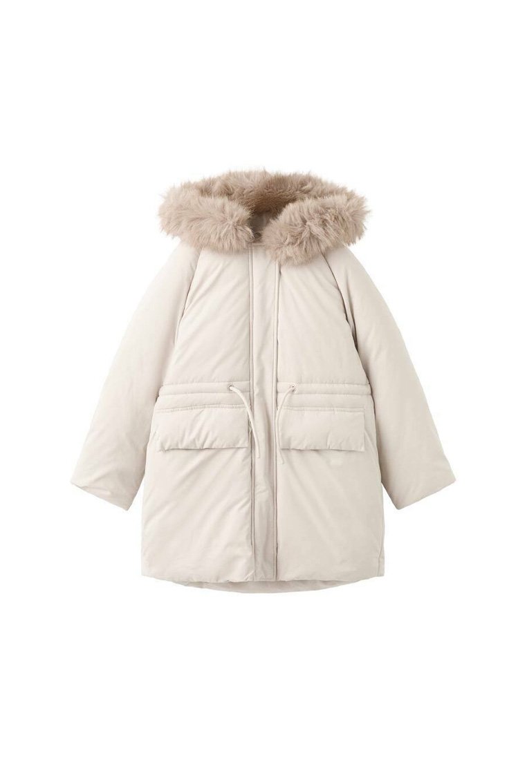 Svetlo béžový puffový kabát s kapucňou so stredom umelou kožušinou, dvomi prednými vreckami a stredným strihom. Hladká, izolačná textúra látky.