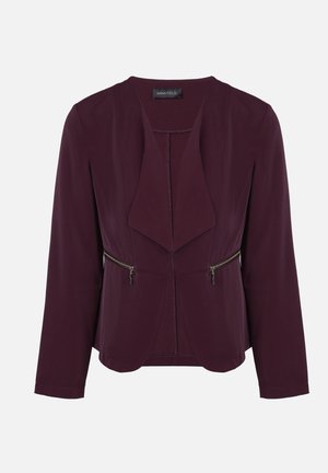 Veste bordeaux avec un devant drapé, deux poches zippées, des manches longues et une texture lisse. Présente une silhouette moderne et ajustée.