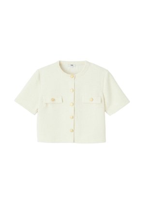 Cardigan court à manches courtes en tissu crème texturé, avec encolure ronde, six boutons sur le devant et deux poches poitrine à boutons.