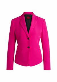 Blazer fuchsia avec un col cranté, conception à un seul bouton et deux poches avant. Présente deux boutons noirs et une texture lisse.