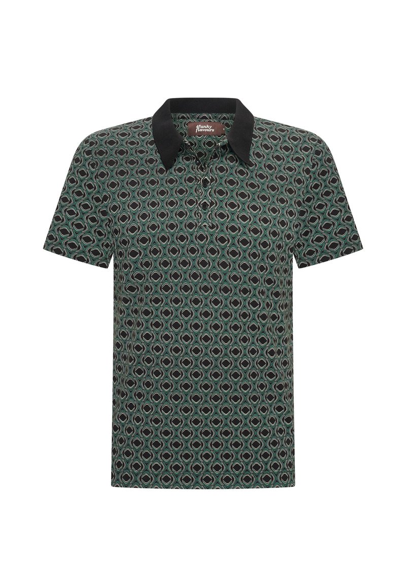 Polo de manga corta con cuello negro y patrón geométrico en verde, negro y beige, con tapeta abotonada y corte regular.