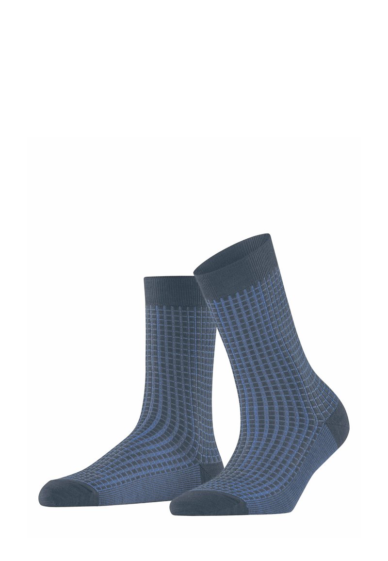 Calzini blu navy con motivo a griglia in azzurro chiaro, realizzati in un tessuto morbido e testurizzato. Presentano un polsino rigato e una punta rinforzata.