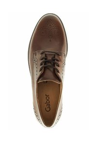 Chaussure en cuir marron à lacets avec des détails perforés, bout rond et finition lisse. Elle dispose d'une semelle intérieure rembourrée et d'un logo discret à l'intérieur.