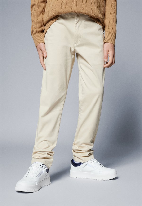Chinos - classic beige