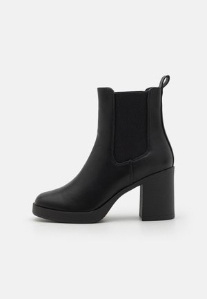 Stivaletti con plateau - black
