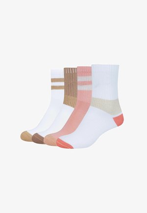 Cztery pary skarpetek za kostkę w kolorach: białym, brązowym, różowym oraz białym z kolorowymi palcami, piętami i paskami na białym tle.