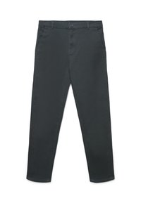 Chinos in cotone grigio scuro con design a gamba dritta, tasche anteriori e chiusura a singolo bottone in vita. Texture liscia, dettagli minimi.