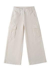 Pantaloni cargo bianchi a gamba larga con due tasche laterali e due grandi tasche cargo. Realizzati in un misto cotone con una texture liscia e una vita aderente.
