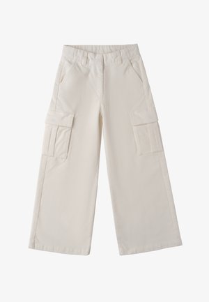 Pantalones cargo de pierna ancha blancos con dos bolsillos laterales y dos grandes bolsillos cargo. Hechos de una mezcla de algodón con una textura suave y cintura ajustada.