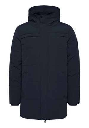 Tums zils pūšamais mētelis ar augstu apkakli, priekšējo rāvējslēdzēju, divām sānu kabatām un horizontāli izšūtu tekstūru. Iekļautas ribotas aproces.