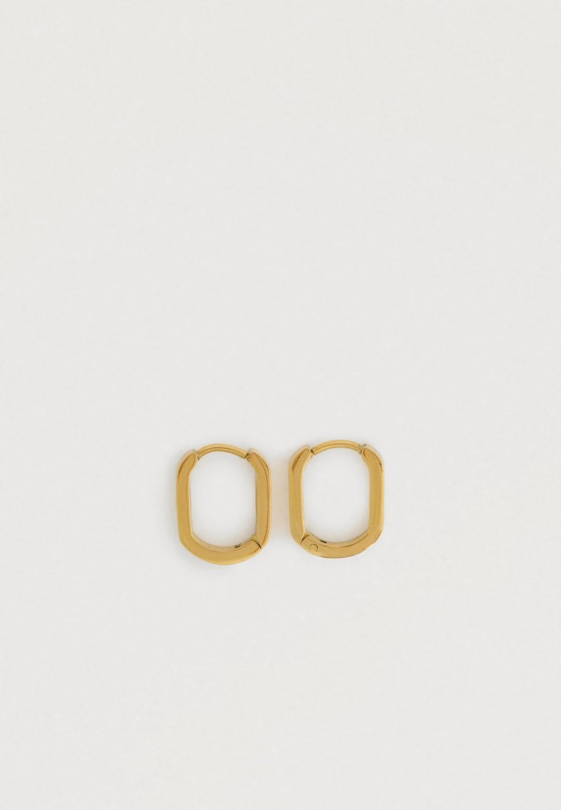 Mažas, stačiakampio formos auksinių auskarų kilpelės su apvaliomis kraštinėmis ant balto fono.