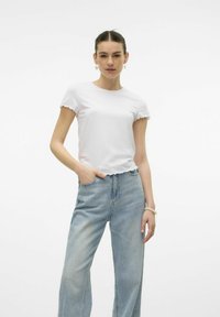 Vero Moda VMBARBARA SHORT ONECK - Tricou basic - bright white
