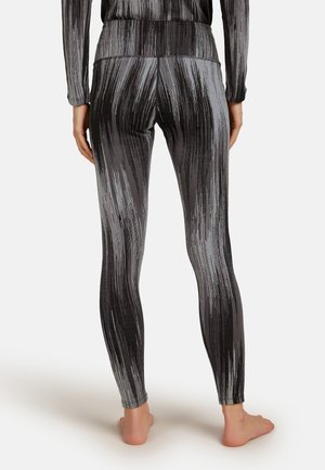 Träningsleggings med ett svart och grått randmönster, slät textur, åtsittande design och hög midja, utan synlig hårdvara.