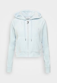 Ljusblå kort hoodie med dragkedja fram, snörning och logotyp på vänster bröst. Mjuk tyg, lämplig för avslappnad användning.