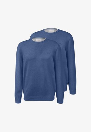 To blå langærmede crewneck-trøjer med ribbet manchetter og kant, placeret den ene bag den anden på en hvid baggrund.