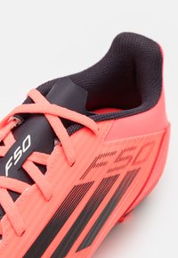 adidas Performance F50 CLUB FLEXIBLE GROUND - Chaussures de football pour terrain sec - turbo/aurora black/platin metallic