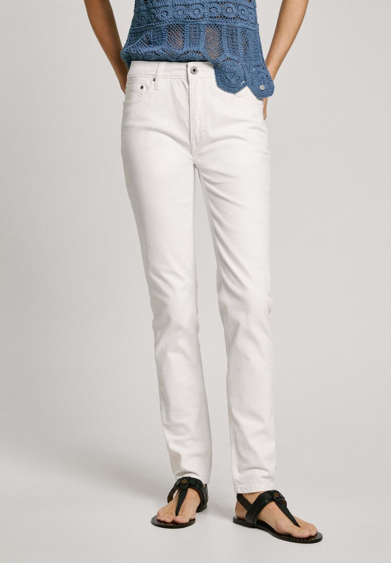 Hvite rette jeans med en glatt tekstur, som har knapp- og glidelåsclosure, samt et klassisk fem-lomme design.