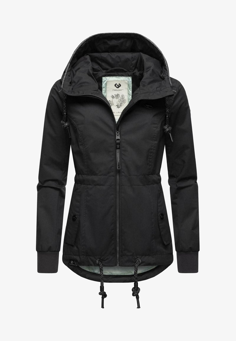 Melna ūdensizturīga jaka ar rāvējslēdzēju, regulējamu kapuci, elastīgām piedurknēm un auklām vidukļa daļā, ar rakstainu oderi.