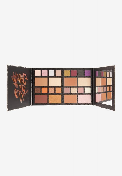 Makeup Revolution REVOLUTION X GAME OF THRONES WESTEROS MAP PALETTE