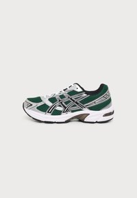 Nem kiválasztott, evergreen/black