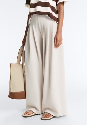 OYSHO, WIDE-LEG PIQUE TROUSERS PLEATS - Housut - sand