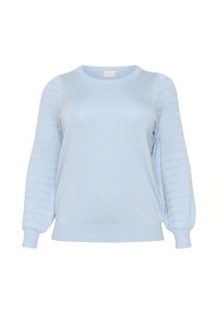 Ljusblå tröja med rundad halsringning och texturerade puffärmar. Tillverkad av mjukt material, med ribbat nederkant och intrikata detaljer.