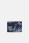 FLAT CARD CASE IN TIE DYE PRINTED - Geldbörse - midnight navy/multi