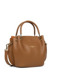 Borsa a mano in pelle marrone con finitura testurizzata, manici corti e tracolla staccabile. Presenta accessori in tono oro e logo del marchio.