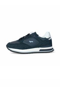 Sneaker navy con tomaia in camoscio e rete, accenti bianchi e grigi, suola nera in gomma e un piccolo logo di cane sul lato.