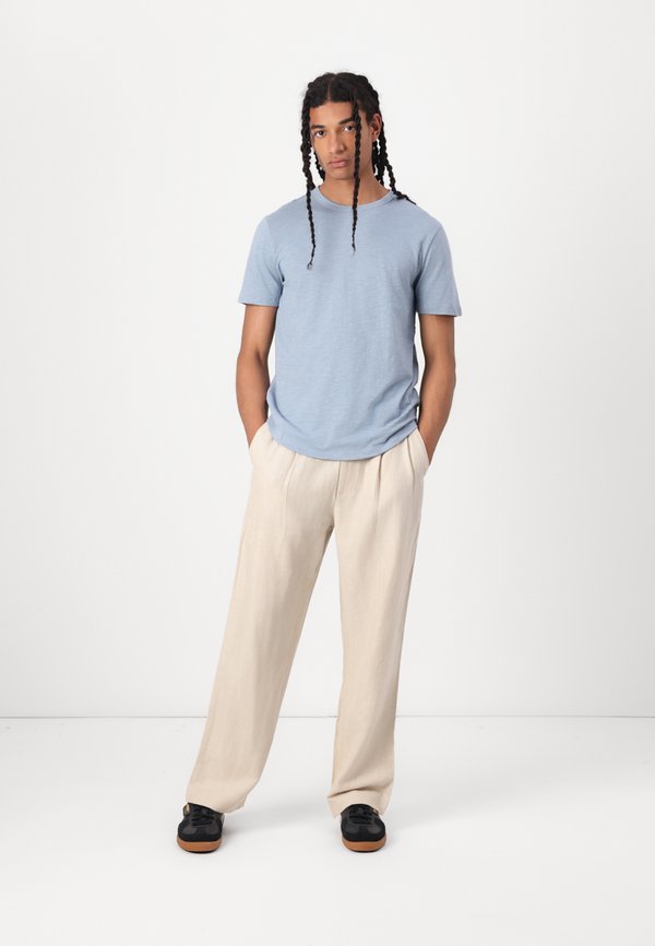 LIVED CURVED HEM - Basic T-shirt - new england sky2